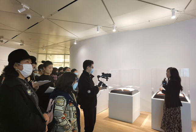 上海明珠美术馆馆长导览想象的相遇——《神曲》对话《山海经》.png