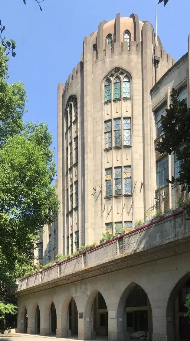 雷士德工学院2.jpg