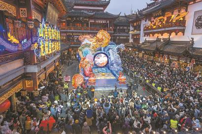 昨天，2024豫园民俗艺术灯会正式亮灯启幕。.jpg