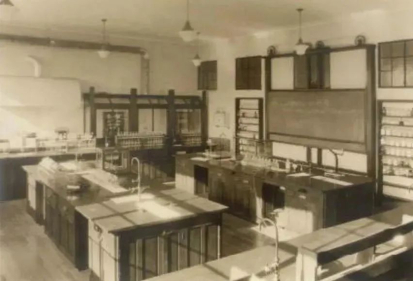 雷士德工学院5.jpg
