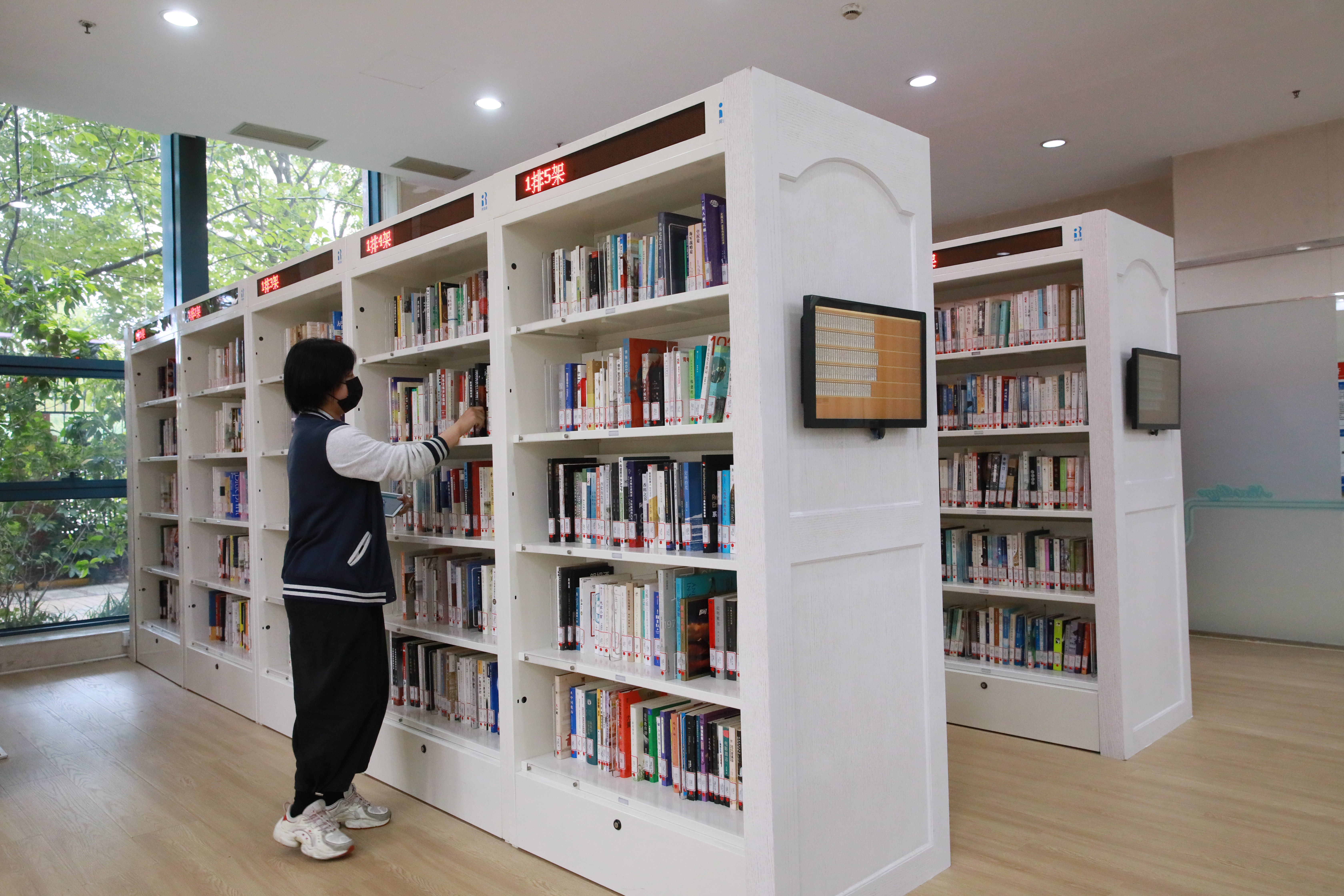 长宁图书馆“新页书房”5.jpg 长宁图书馆“新页书房”5.jpg