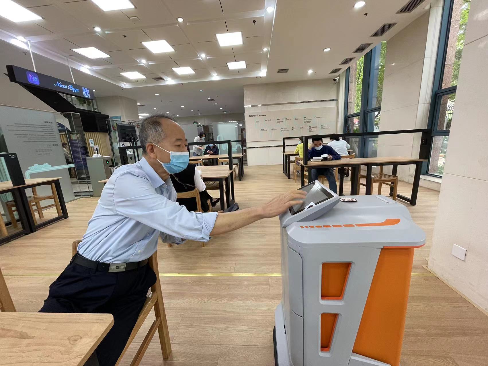 长宁图书馆“新页书房”3.jpg 长宁图书馆“新页书房”3.jpg