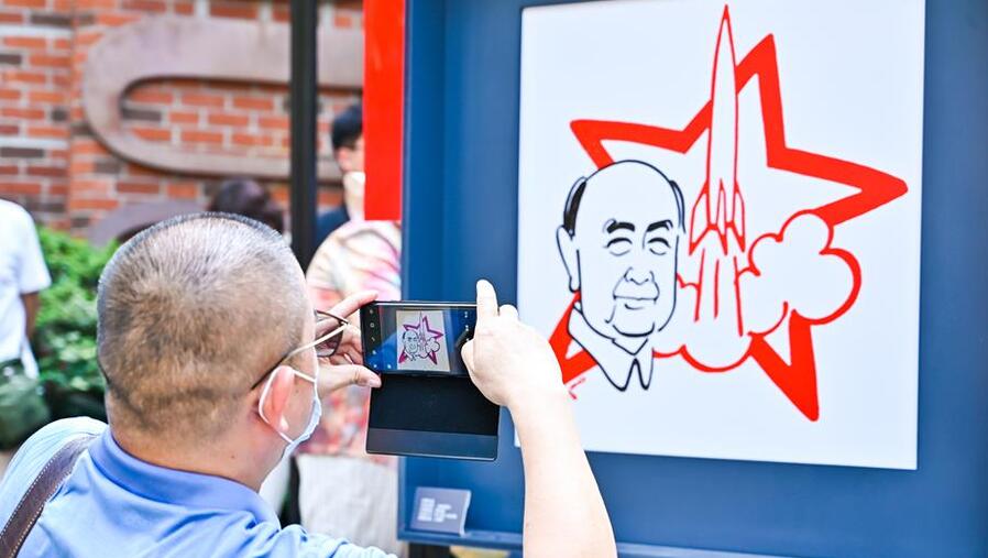“百年愚园路”举办长三角钢笔画户外作品展.jpg
