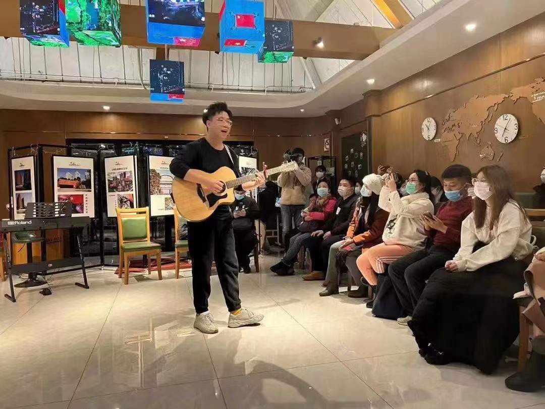   旅游公共服务中心上演即兴演出.jpg