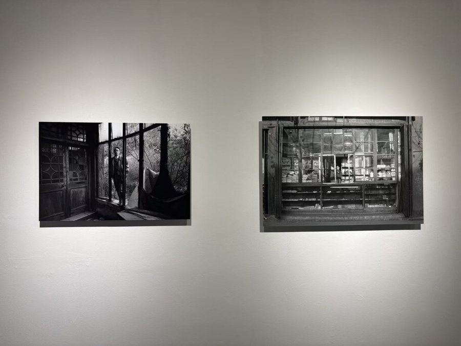 陆元敏作品（左）与老安作品（右），颇有相似之处 徐翌晟 摄影.jpg