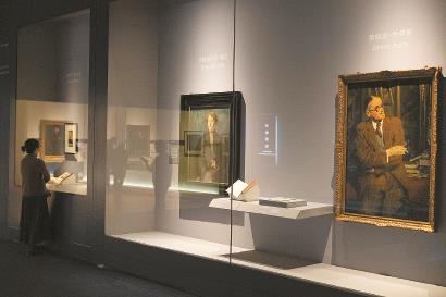 上博东馆“从莎士比亚到J.K.罗琳：英国文学家肖像与名迹展”吸引观众驻足。.jpg
