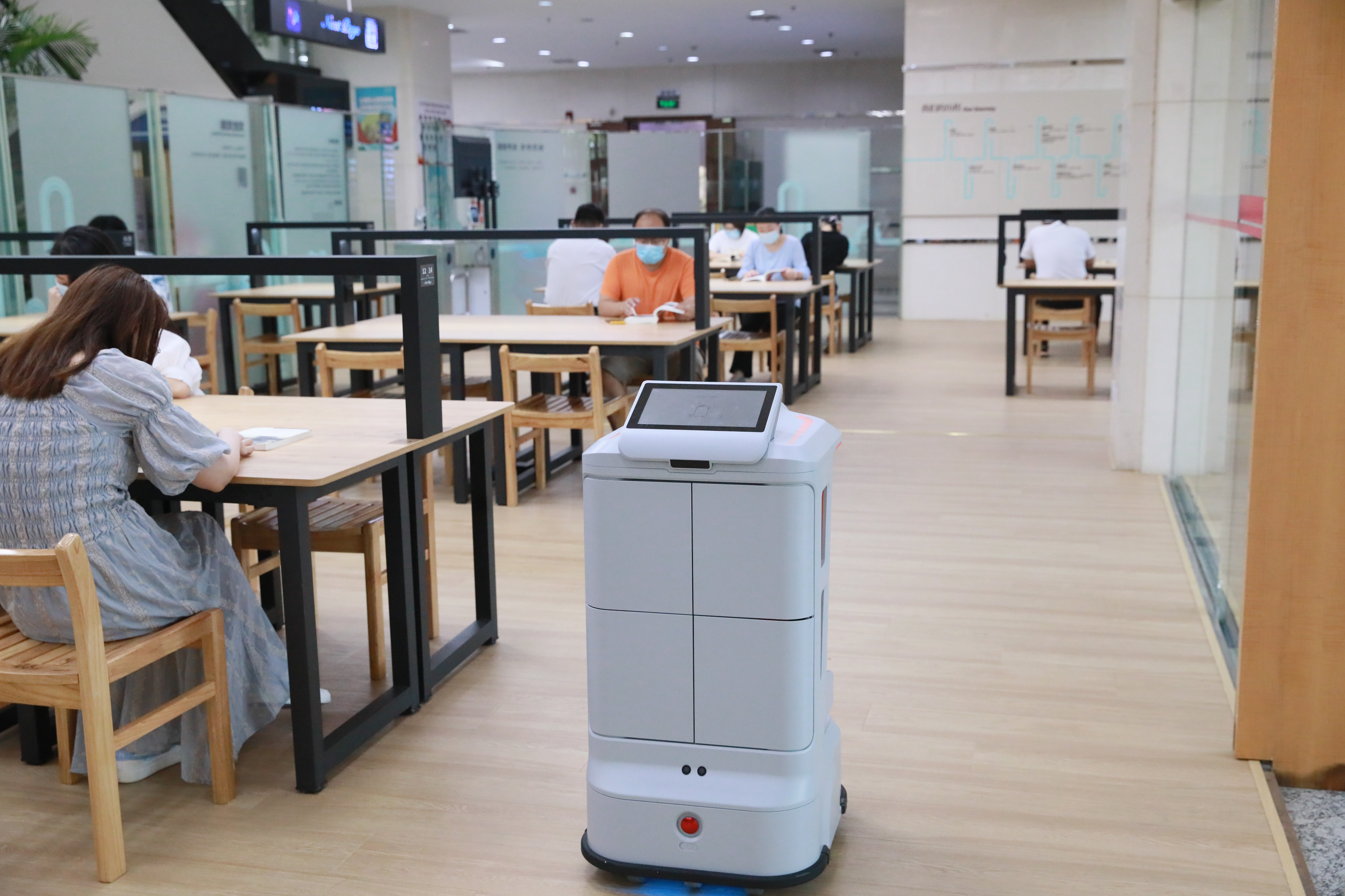 长宁图书馆“新页书房”1.jpg 长宁图书馆“新页书房”1.jpg