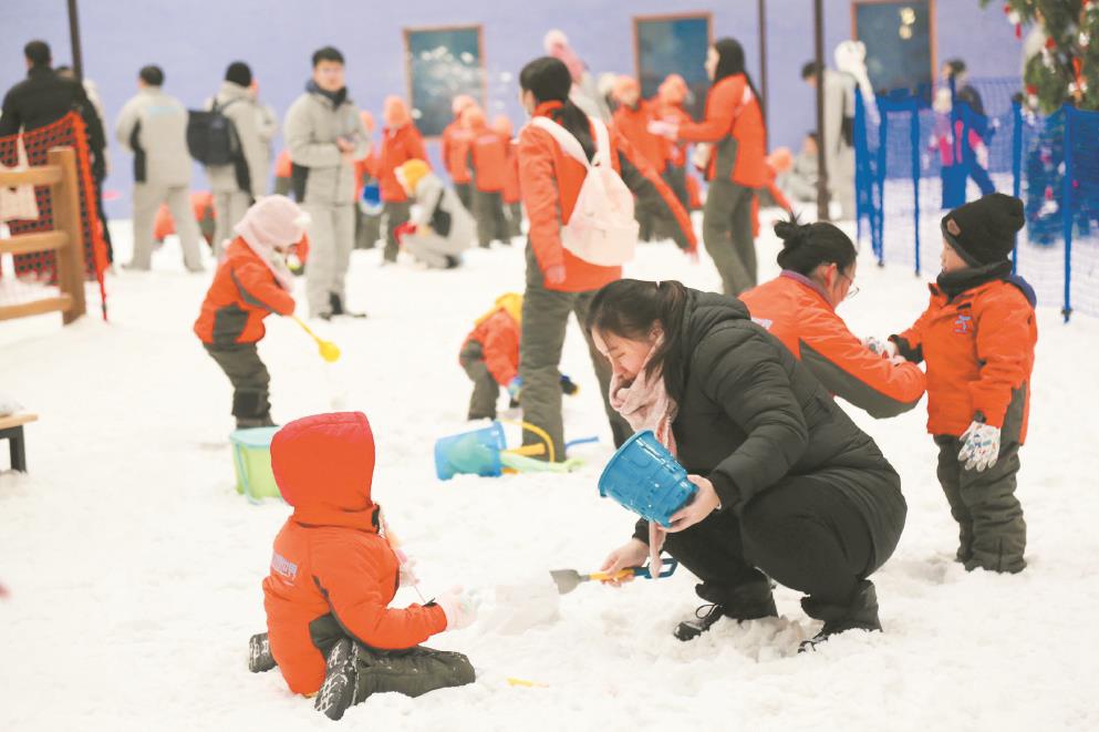 位于浦东临港的耀雪冰雪世界打造新春文旅新体验。.jpg